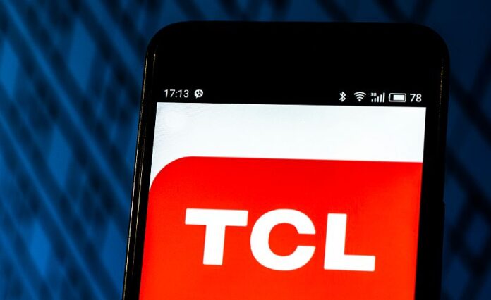 TCL klizni mobitel