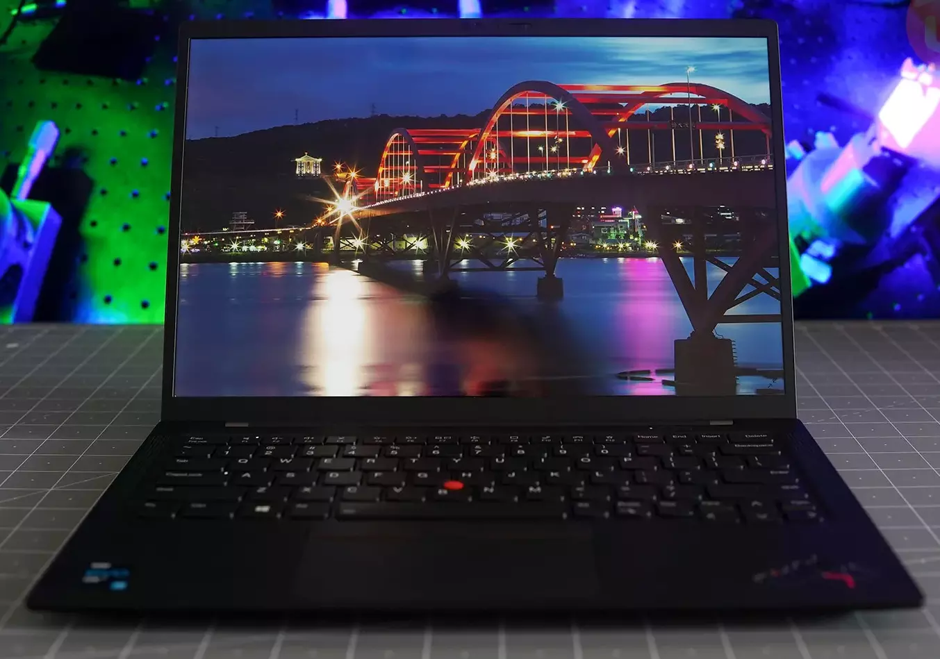 Lenovo ThinkPad X1 Carbon Gen 9 zaslon
