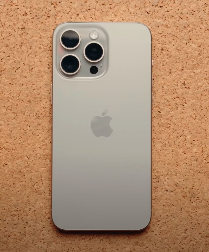 iPhone 15 Pro Max recenzija